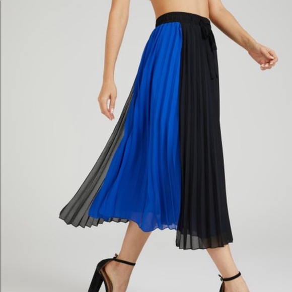 Twice Chic Boutique Dresses & Skirts - 💙🆕MELLIE SOPHISTICATED PLEATED MIDI SKIRT💙NWT💙